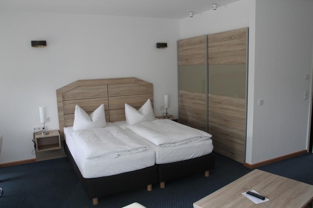 Hotel Lindenstrasse Neuenhagen bei Berlin ภายนอก รูปภาพ