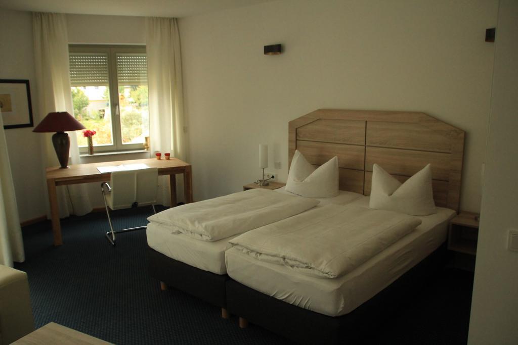 Hotel Lindenstrasse Neuenhagen bei Berlin ภายนอก รูปภาพ